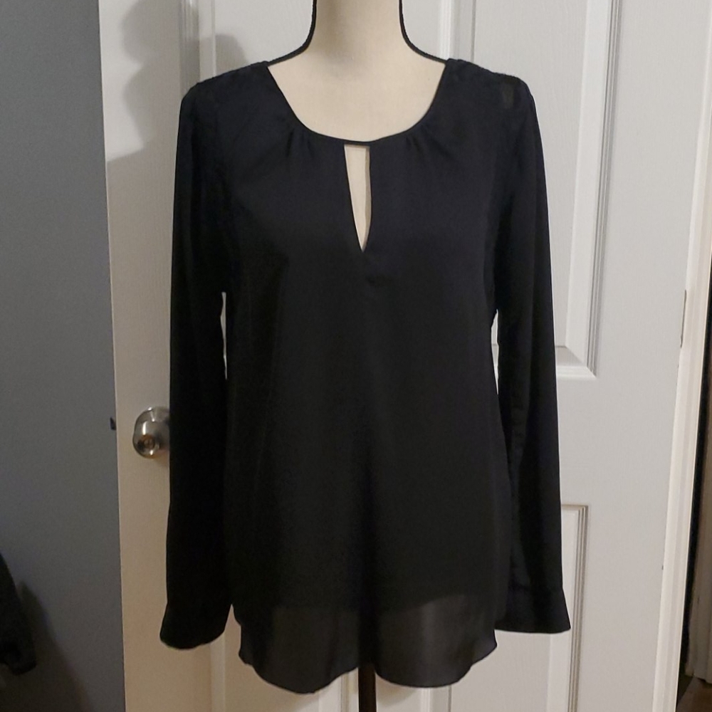 VENUS Black Keyhole front, lace sleeve long sleeve - Picture 1 of 6